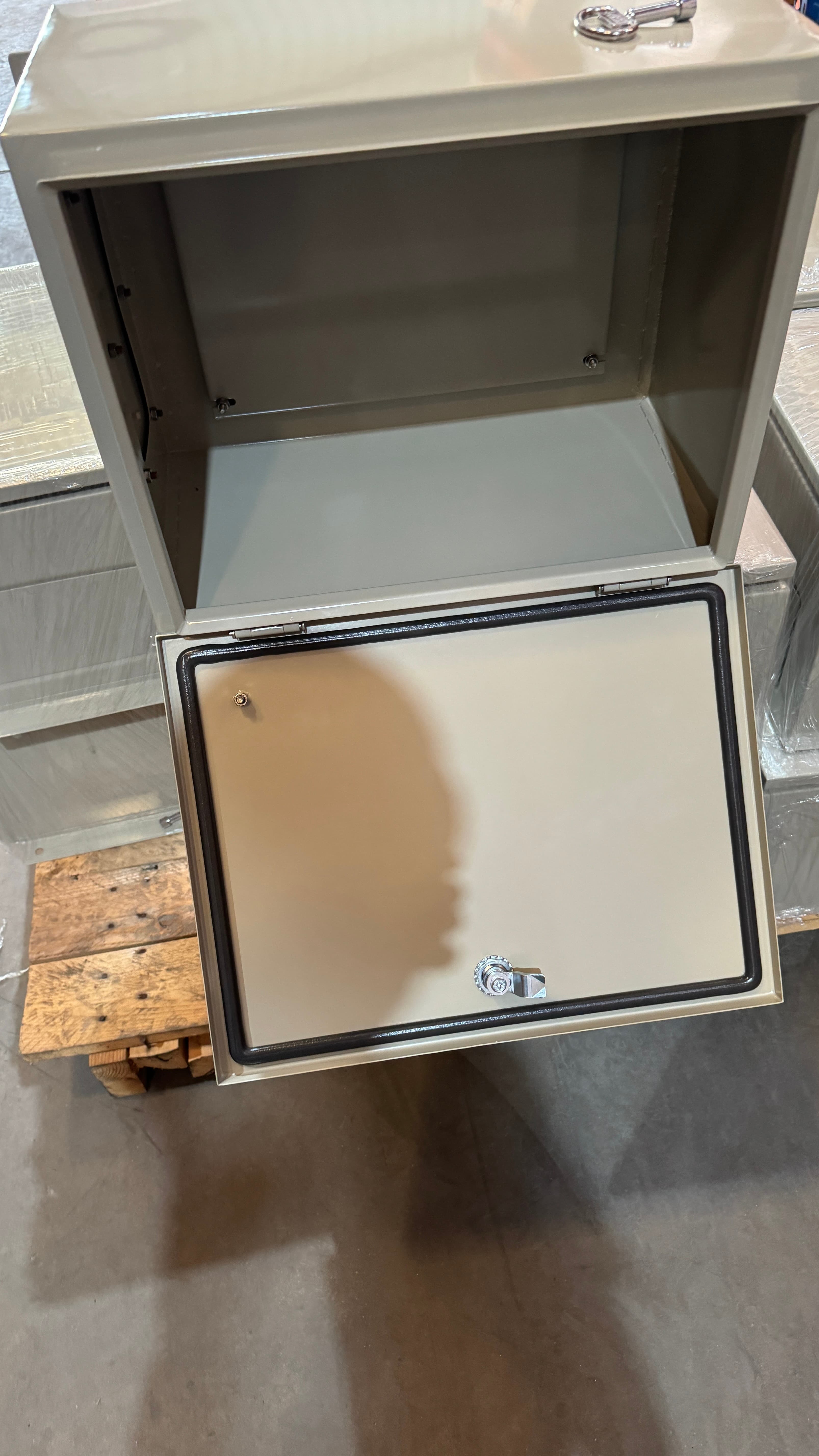 Assembled busbar chamber.